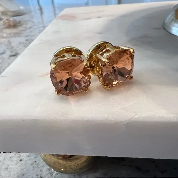 🚨🚨🚨Tory Burch Peach Crystal Stud Earrings. Brand New!! 🌹🌹 - Picture 5 of 6
